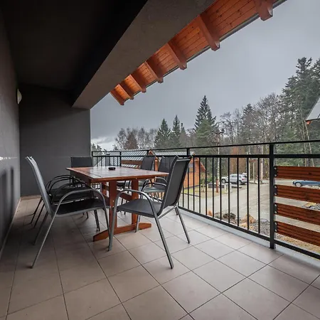 Majocka Strane, Ferrata Chalet