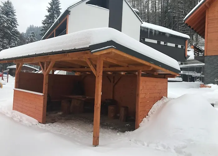 Majocka Strane, Ferrata Horská chata *